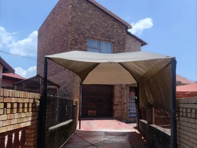 4 Bedroom House For Sale in Rustenburg - img