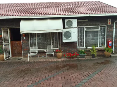 2 Bedroom Townhouse For Sale in Lower Bo-dorp, Rustenburg - img