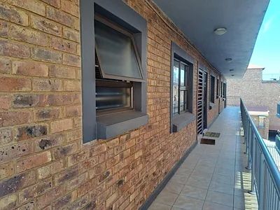 2 Bedroom Townhouse For Sale in Alberton - OHkt.webp