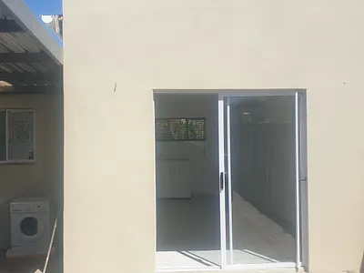 1 Bedroom Apartment To Rent in Port Elizabeth - aPE6.webp