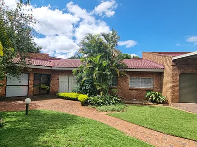4 Bedroom House For Sale in Rustenburg - img