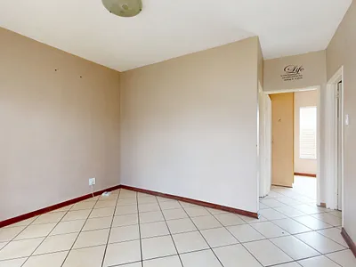 2 Bedroom Apartment For Sale in Potchefstroom - vfl4.webp