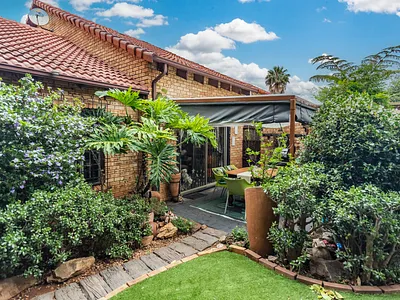 3 Bedroom Townhouse For Sale in Roodepoort - img
