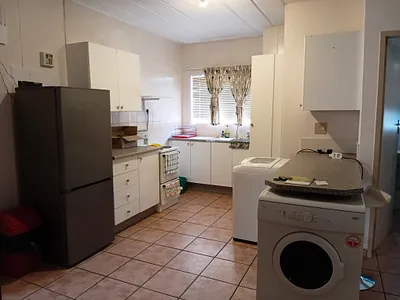 2 Bedroom Apartment For Sale in Potchefstroom - 9f1h.webp