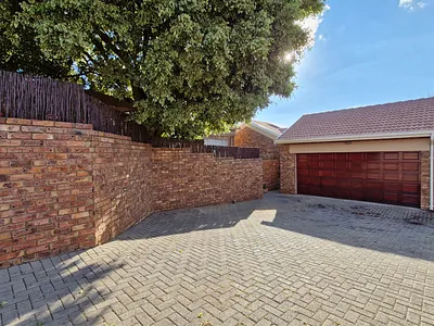 3 Bedroom House For Sale in Centurion - R4Ri.webp