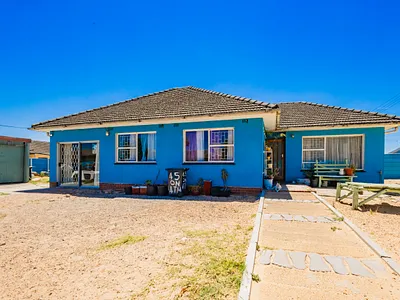 4 Bedroom House For Sale in Kraaifontein - ilwV.webp