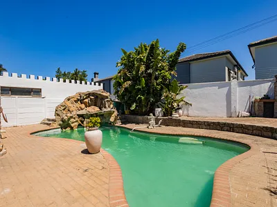 7 Bedroom House For Sale in Brackenfell - BzEg.webp
