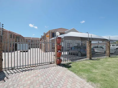 3 Bedroom Apartment For Sale in Port Elizabeth - rV5G.webp