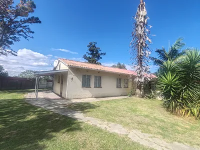 2 Bedroom House For Sale in Uitenhage - Ylbt.webp