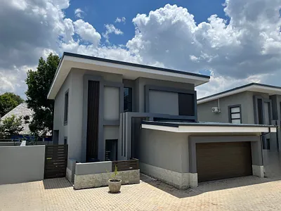 3 Bedroom Townhouse For Sale in Bedfordview - img