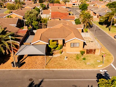 3 Bedroom House For Sale in Brackenfell - fxWS.webp