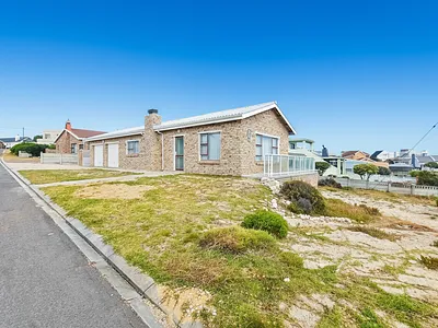 3 Bedroom House To Rent in Struisbaai - fcP6.webp