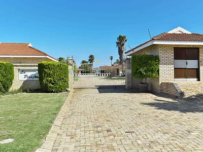 3 Bedroom Townhouse For Sale in Port Elizabeth - img