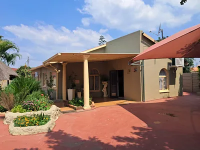 3 Bedroom House For Sale in Rustenburg - MOvu.webp