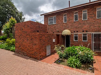 2 Bedroom Apartment For Sale in Bedfordview - Y5df.webp