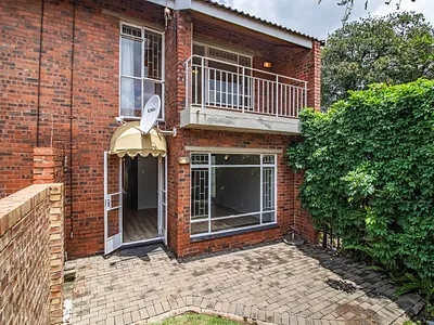 2 Bedroom Apartment For Sale in Bedfordview - l9To.webp