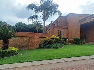 4 Bedroom House For Sale in Middelburg - img