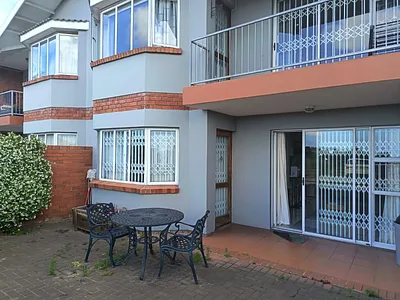 2 Bedroom Townhouse For Sale in Port Elizabeth - img