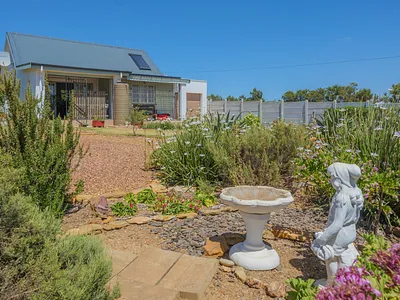 2 Bedroom House For Sale in Napier - img