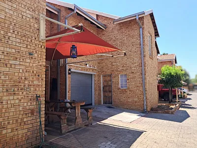3 Bedroom Apartment For Sale in Bo-dorp, Rustenburg - VADw.webp