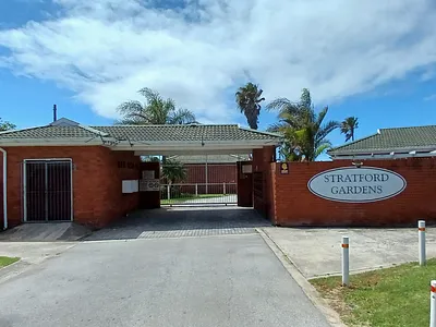 2 Bedroom Townhouse To Rent in Port Elizabeth - LZNd.webp