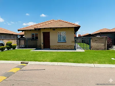 3 Bedroom House For Sale in Rustenburg - rfb9.webp