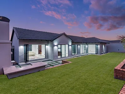 4 Bedroom House To Rent in Roodepoort - img