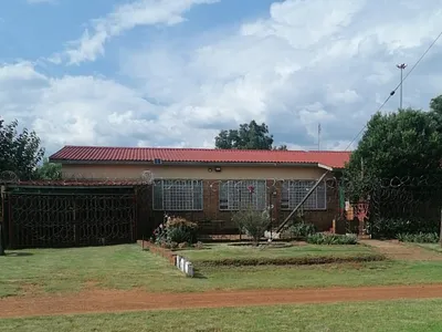 4 Bedroom House For Sale in Rustenburg - zEWU.webp