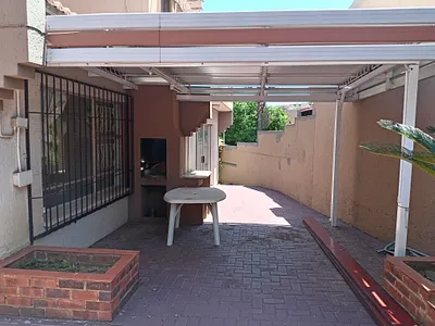 3 Bedroom Townhouse To Rent in Johannesburg - cC8u.webp