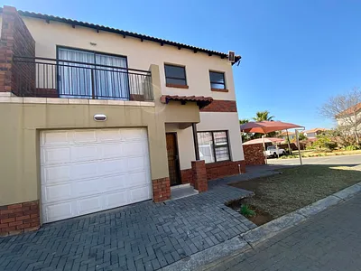 3 Bedroom Townhouse For Sale in Rustenburg - U15g.webp