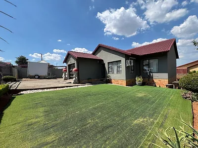 3 Bedroom House For Sale in Rustenburg - n6jd.webp