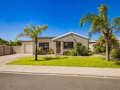 3 Bedroom House For Sale in Kraaifontein - OwW3.webp