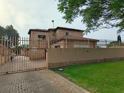 2 Bedroom Apartment For Sale in Potchefstroom - 4bjJ.webp