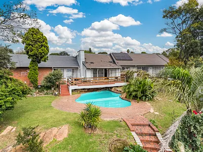 4 Bedroom House For Sale in Roodepoort - YjTT.webp