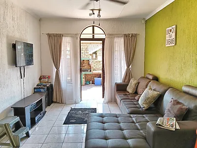3 Bedroom Townhouse For Sale in Richards Bay - img