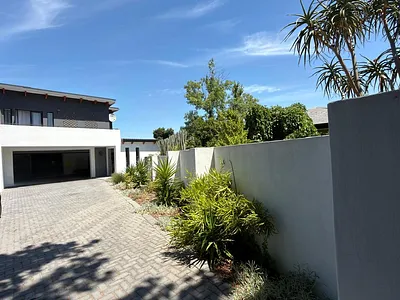 5 Bedroom House For Sale in Kuils River - 7WRz.webp