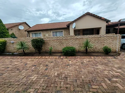 3 Bedroom Townhouse For Sale in Sasolburg - Ubo2.webp