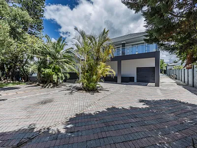 5 Bedroom House For Sale in East London - img