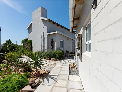 2 Bedroom House For Sale in Velddrif - img