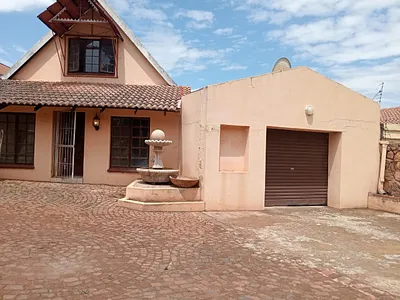 3 Bedroom House To Rent in Rustenburg - yhfq.webp