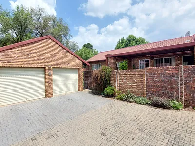 3 Bedroom Townhouse For Sale in Centurion - SxvJ.webp