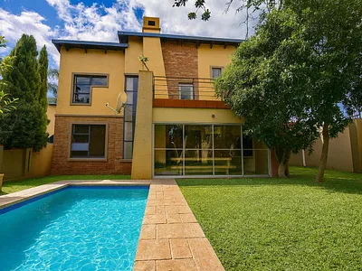 4 Bedroom Townhouse For Sale in Rustenburg - DqdL.webp