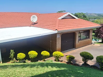 4 Bedroom Townhouse For Sale in Amanzimtoti - M9Wo.webp