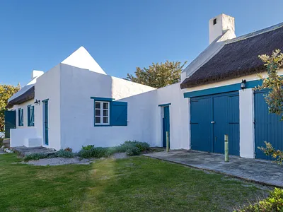 6 Bedroom House For Sale in Struisbaai - PNPa.webp