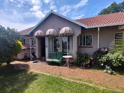 3 Bedroom House For Sale in Akasia - img