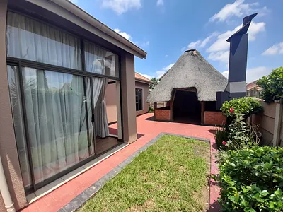 3 Bedroom Townhouse To Rent in Vanderbijlpark - 6o6s.webp
