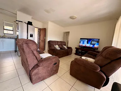 2 Bedroom House For Sale in East London - 9tB9.webp