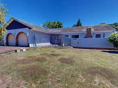 4 Bedroom House For Sale in Port Elizabeth - TThE.webp