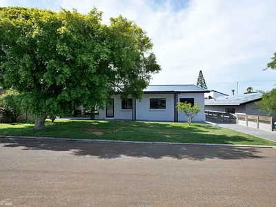 4 Bedroom House For Sale in Stilbaai West, Stilbaai - HzUC.webp