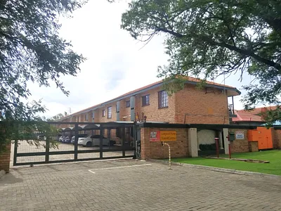 2 Bedroom Apartment For Sale in Potchefstroom - img